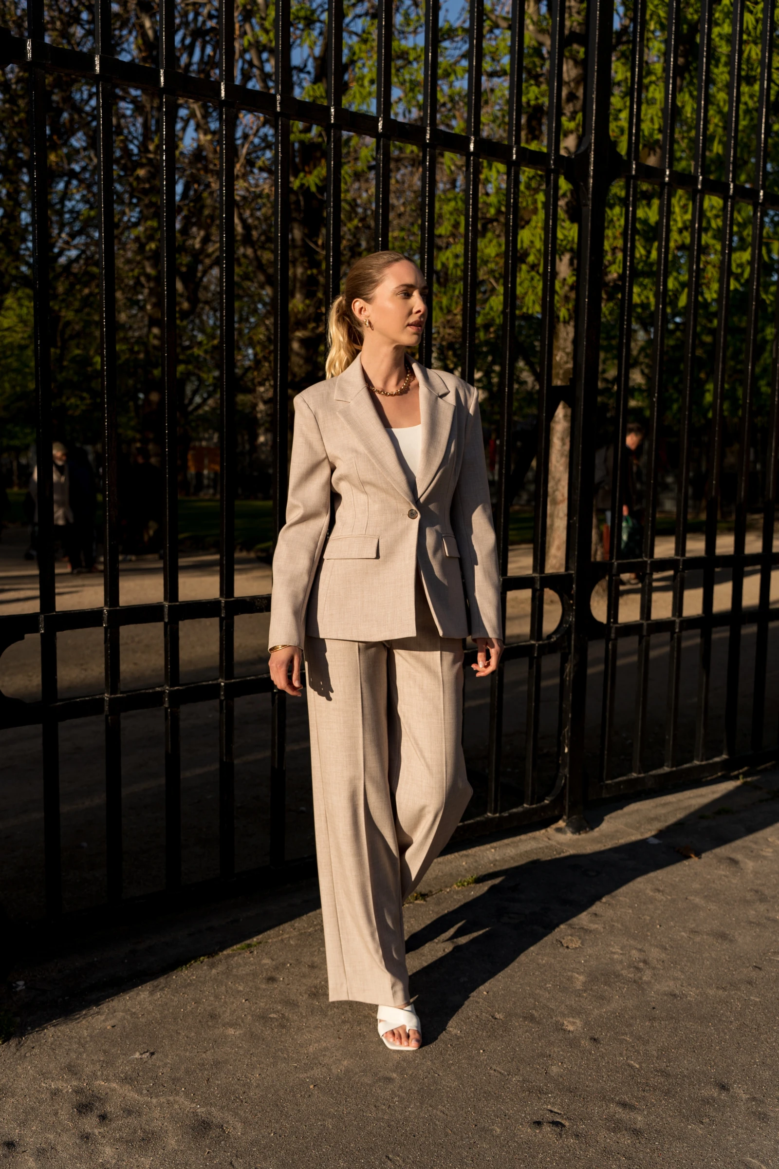 Sacou elegant cu umeri lati [2]