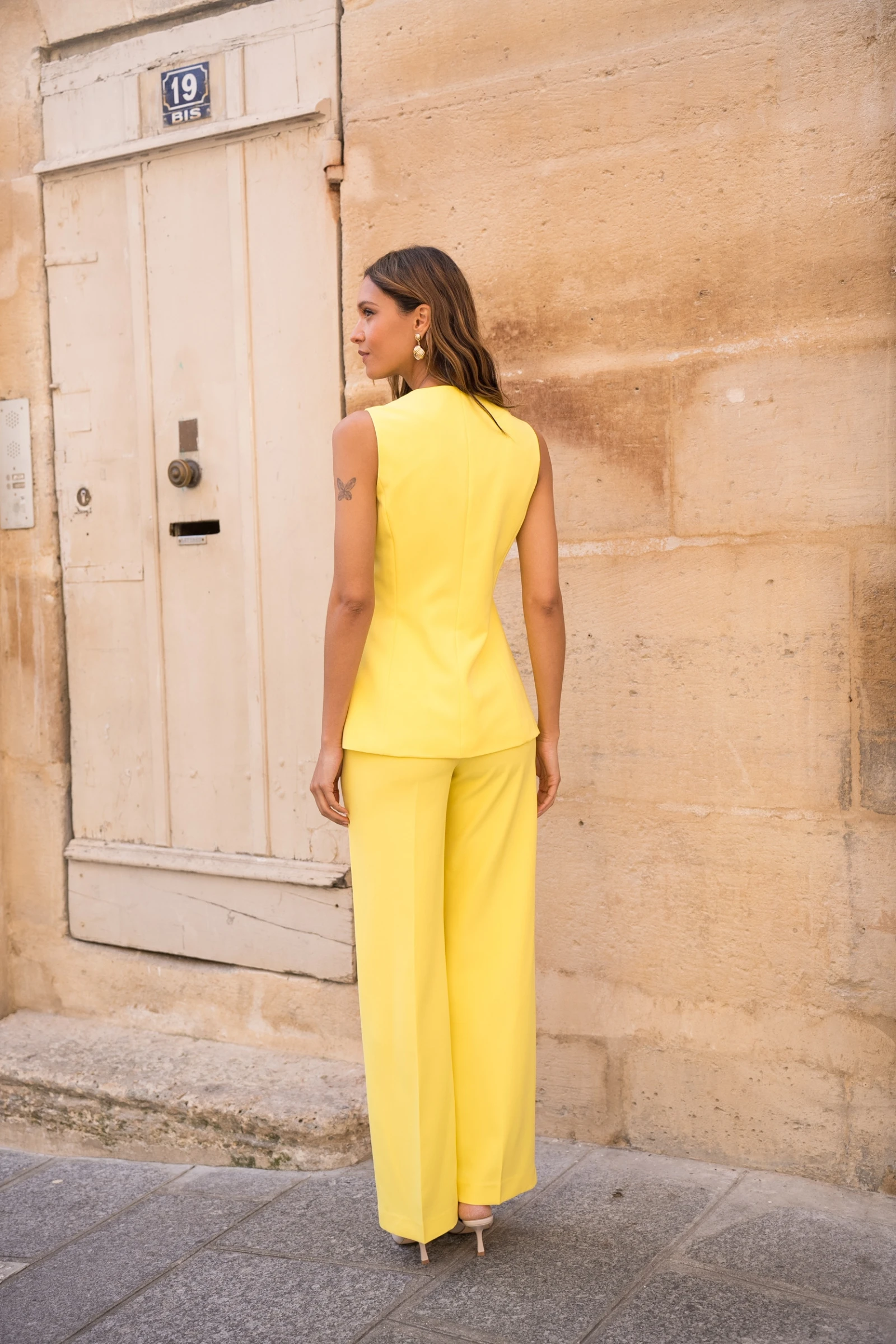 Vesta galbena cu nasturi mari aurii [3]