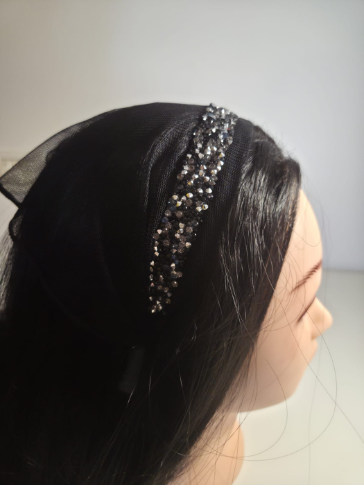 Baticut elegant pe coronita din tulle, model Black Diamond cu strasuri delicate [2]