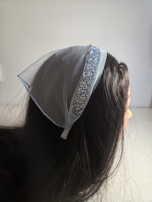 Baticut elegant pe coronita din tulle, model Baby Blue cu strasuri delicate [2]