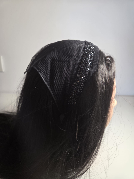 Baticut elegant pe coronita din tulle, model Negru Onix strasuri delicate [2]