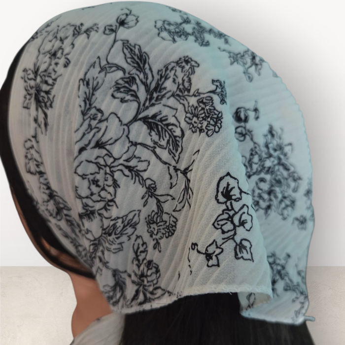 Baticut plisat elegant pentru biserica, material usor si confortabil, model feminin, White Floral Grace [3]