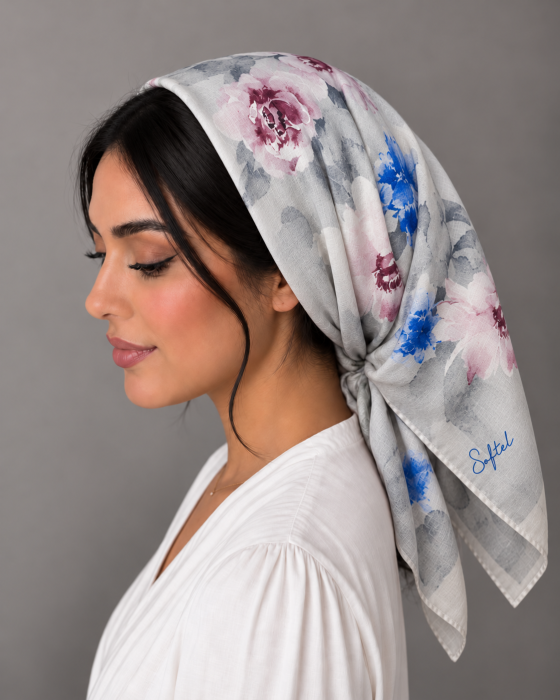 Esarfa patrata din bumbac 90 x 90 cm, Gri Perlat Floral Albastru-Roz, cu imprimeu floral albastru, roz si gri. [2]