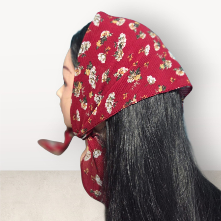 Baticute Plisate cu Model - Baticut plisat elegant pentru biserica, material usor si confortabil, model feminin, Red Blossom Elegance
