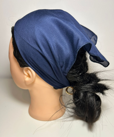 Baticute din bumbac - Batic din bumbac bleumarin satinat, model simplu, dimensiune 46 x 46 cm, accesoriu de cap usor si confortabil pentru femei.