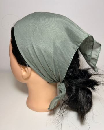 Baticute din bumbac - Batic din bumbac verde salvie, model simplu, dimensiune 46 x 46 cm, accesoriu de cap usor si confortabil pentru femei.