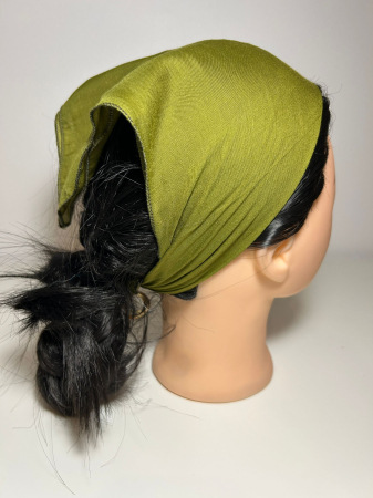 Baticute din bumbac - Batic din bumbac verde masliniu, model simplu, dimensiune 46 x 46 cm, accesoriu de cap usor si confortabil pentru femei.