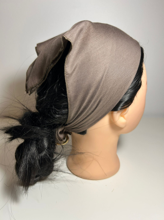 Baticute din bumbac - Batic din bumbac gri taupe, model simplu, dimensiune 46 x 46 cm, accesoriu de cap usor si confortabil pentru femei.