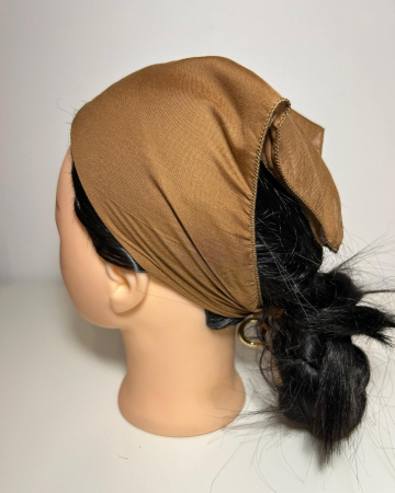 Baticute din bumbac - Batic din bumbac camel auriu, model simplu, dimensiune 46 x 46 cm, accesoriu de cap usor si confortabil pentru femei.