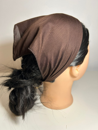 Baticute din bumbac - Batic din bumbac maro ciocolatiu, model simplu, dimensiune 46 x 46 cm, accesoriu de cap usor si confortabil pentru femei.