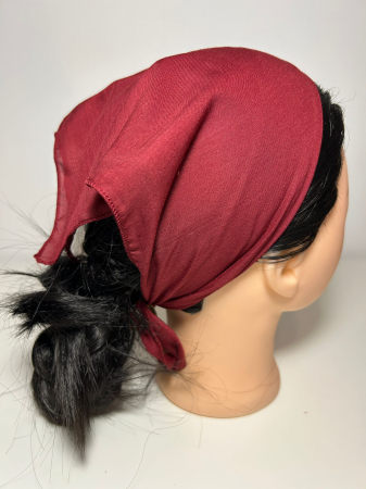 Baticute din bumbac - Batic din bumbac visiniu, model simplu, dimensiune 46 x 46 cm, accesoriu de cap usor si confortabil pentru femei.