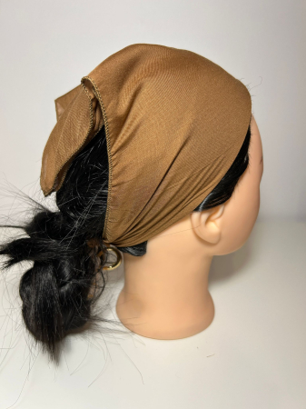 Baticute din bumbac - Batic din bumbac camel auriu, model simplu, dimensiune 46 x 46 cm, accesoriu de cap usor si confortabil pentru femei.