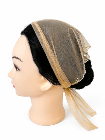 Batic din tulle cu pietricele - Batic elegant pentru biserica din tulle fin, Bej Auriu, decorat cu pietricele irizante, accesoriu de cap feminin.