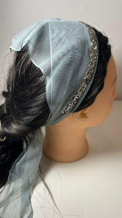 Batic din tulle cu accesoriu pe margine - Batic din tulle cu accesoriu pe margine, model Bleu Gri, accesoriu de cap feminin si elegant