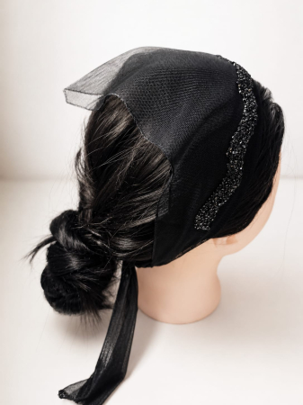 Batic din tulle cu accesoriu pe margine - Batic din tulle cu accesoriu pe margine, model Negru, accesoriu de cap feminin si elegant