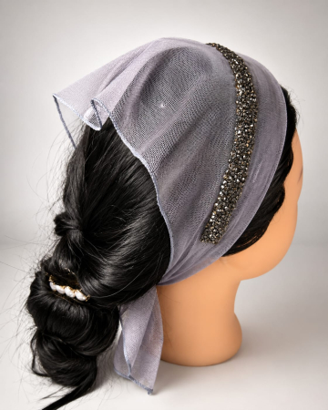 Batic din tulle cu accesoriu pe margine - Batic din tulle cu accesoriu pe margine, model Lila Perlat, accesoriu de cap feminin si elegant