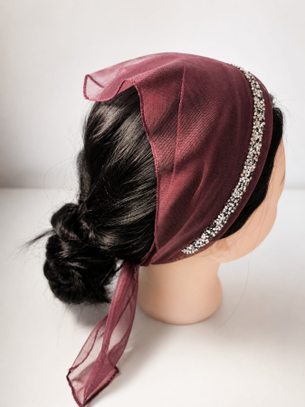 Batic din tulle cu accesoriu pe margine - Batic din tulle cu accesoriu pe margine, model Visiniu Pudrat, accesoriu de cap feminin si elegant