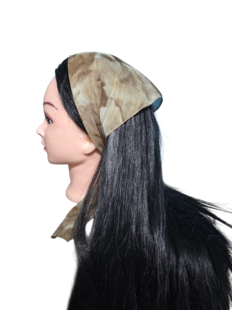 Batic din tulle cu model - Batic pentru biserica din tulle fin, cu imprimeu abstract bej taupe, accesoriu de cap feminin, discret si confortabil.