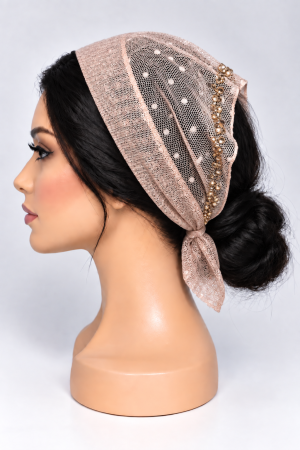Baticute & Cordelute - Baticut din dantela roz pudrat cu buline si pietricele decorative aurii pe margine, accesoriu de cap feminin si elegant pentru biserica.