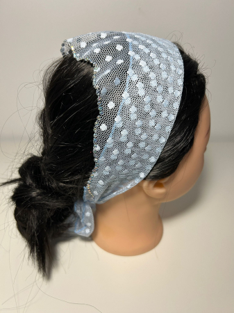 Baticute din dantela cu pietricele - Baticut din dantela bleu perlat cu buline si pietricele decorative pe margine, accesoriu de cap feminin si elegant pentru biserica.