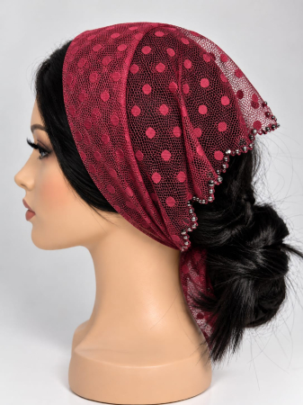 Baticute din dantela cu pietricele - Baticut din dantela visiniucu buline si pietricele decorative pe margine, accesoriu de cap feminin si elegant pentru biserica.