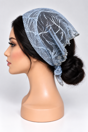 Baticute din dantela cu pietricele - Baticut din dantela bleu perlat cu model frunze si pietricele decorative argintii pe margine, accesoriu de cap feminin si elegant pentru biserica.