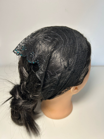 Baticute din dantela cu pietricele - Baticut din dantela neagra cu pietricele decorative turcoaz pe margine, accesoriu de cap feminin si elegant pentru biserica.