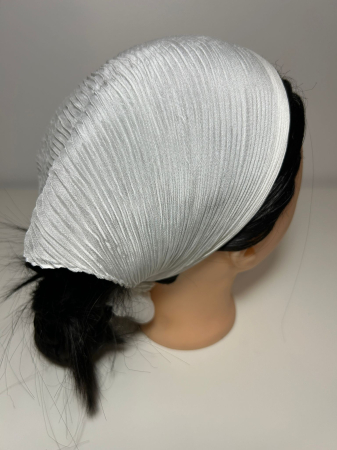 Baticute Plisate Mari - Baticut plisat simplu in alb perlat, accesoriu de cap feminin si elegant pentru biserica.