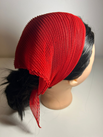 Baticute Plisate Mari - Baticut plisat simplu in rosu aprins, accesoriu de cap feminin si elegant pentru biserica.