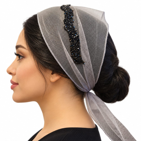 Batic din tulle cu accesoriu pe margine - Baticut din tulle gri argintiu cu strasuri negre decorative pe margine, accesoriu de cap feminin si elegant pentru biserica.