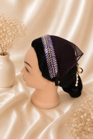 Baticute cu accesoriu pe coronita/cordeluta - Baticut elegant pentru biserica pe coronita, mov pruna, din tulle fin cu strasuri irizate, accesoriu de cap feminin si rafinat.