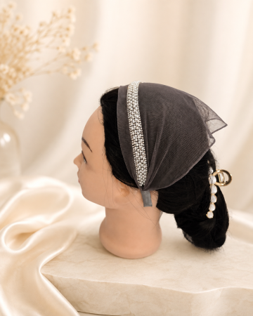 Baticute cu accesoriu pe coronita/cordeluta - Baticut elegant pentru biserica pe coronita, gri fumuriu, din tulle fin cu perle si strasuri argintii, accesoriu de cap feminin si rafinat.