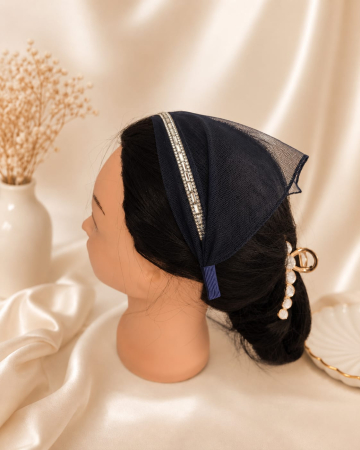 Baticute & Cordelute - Baticut elegant pentru biserica pe coronita din tulle bleumarin cu strasuri argintii decorative.