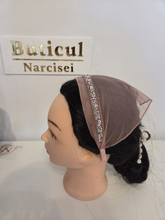 Baticute cu accesoriu pe coronita/cordeluta - Baticut elegant pentru biserica pe coronita, Nude Rose, din tulle fin cu strasuri crystal, accesoriu de cap feminin si delicat.