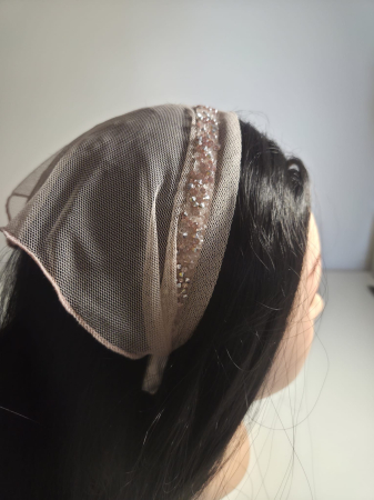 Baticute cu accesoriu pe coronita/cordeluta - Baticut elegant pe coronita din tulle, model Bej Imperial strasuri delicate