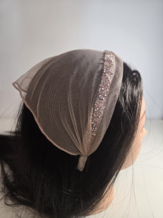 Baticute cu accesoriu pe coronita/cordeluta - Baticut elegant pe coronita din tulle, Bej Nude Inchis strasuri delicate