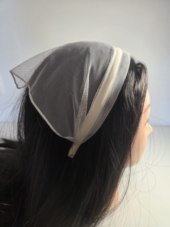 Baticute  simple pe coronita/cordeluta - Baticut din tulle pe coronita, model simplu Crem Perlat, accesoriu de cap feminin si comod
