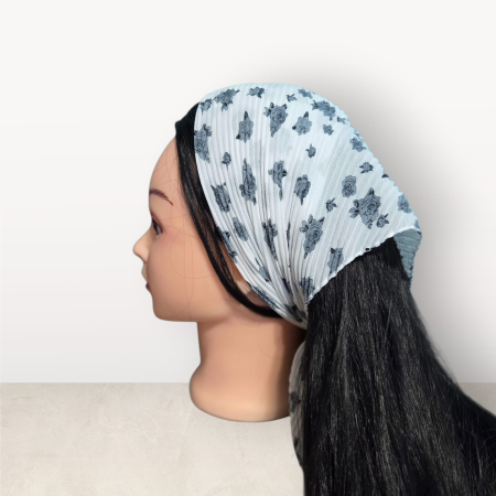 Baticute Plisate cu Model - Baticut plisat elegant pentru biserica, material usor si confortabil, model feminin, White Rose Garden