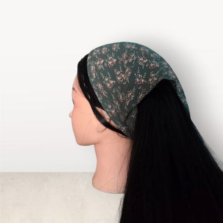 Baticute Plisate cu Model - Baticut plisat elegant pentru biserica, material usor si confortabil, model feminin, Emerald Garden Elegance