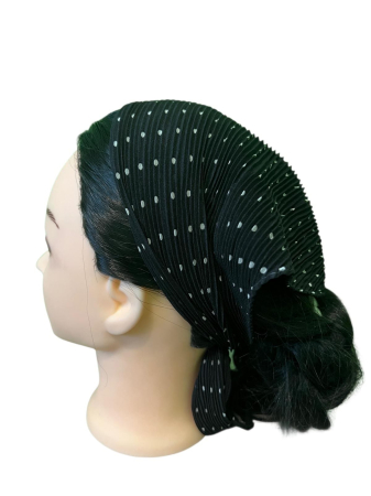 Baticute Plisate cu Model - Baticut plisat pentru femei, negru cu buline albe mici, accesoriu de cap feminin, elegant si confortabil.