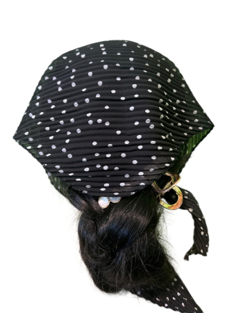 Baticut plisat pentru femei, negru cu buline albe, accesoriu de cap feminin, modern si confortabil. [1]