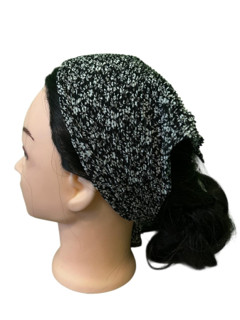 Baticute & Cordelute - Baticut plisat pentru femei, negru cu flori albe marunte, accesoriu de cap feminin, elegant si confortabil.
