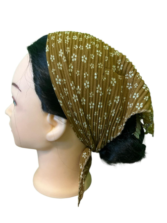 Baticute & Cordelute - Baticut plisat pentru femei, mustar cu flori albe mici, accesoriu de cap feminin, elegant si confortabil.
