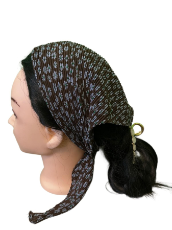 Baticute & Cordelute - Baticut plisat pentru femei, Maro Floral Bleu, cu flori marunte bleu si accente verzi, accesoriu de cap feminin.