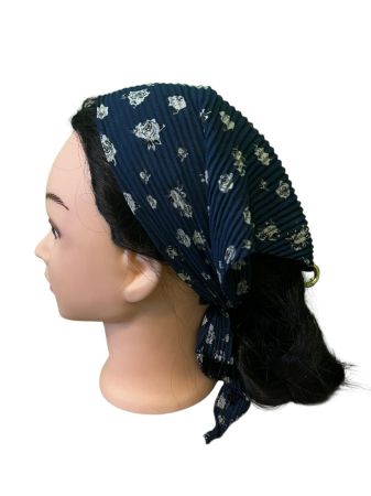 Baticute Plisate cu Model - Baticut plisat pentru femei, Bleumarin cu Trandafiri Gri-Alb, accesoriu de cap feminin, elegant si confortabil.
