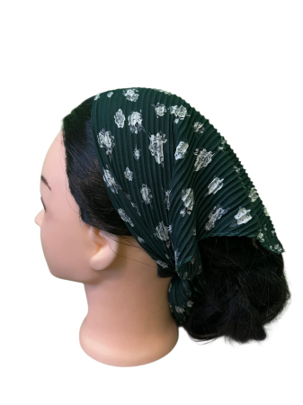 Baticute Plisate cu Model - Baticut plisat pentru femei, verde inchis cu imprimeu floral alb-gri, accesoriu de cap feminin, elegant si confortabil.