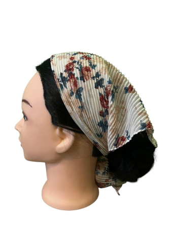 Baticute Plisate cu Model - Baticut plisat pentru femei, crem cu trandafiri bordo si frunze albastru-petrol, accesoriu de cap feminin, elegant si confortabil.