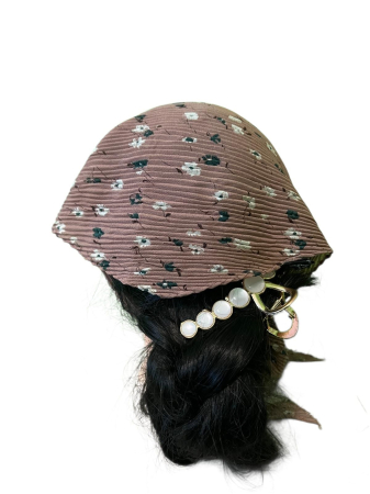 Baticut plisat pentru femei, roz pudrat cu imprimeu floral alb si verde, accesoriu de cap feminin, elegant si confortabil. [1]