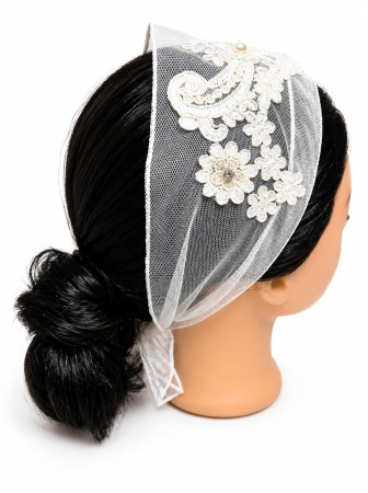 Esarfa brodata - Esarfa de cap ivoire din tull fin, cu broderie florala si perle, accesoriu elegant pentru mirese, cununie si evenimente speciale.