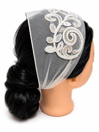 Esarfa brodata - Esarfa brodata de pus pe cap, ivoire, din tulle fin cu broderie arabesque, accesoriu elegant pentru mirese, cununie si evenimente speciale.